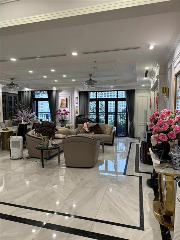 Bán căn hộ 4 ngủ tòa r4 royal city nguyễn trãi, thanh xuân. 220m2, thiết kế đẹp, giá 32.9 tỷ.