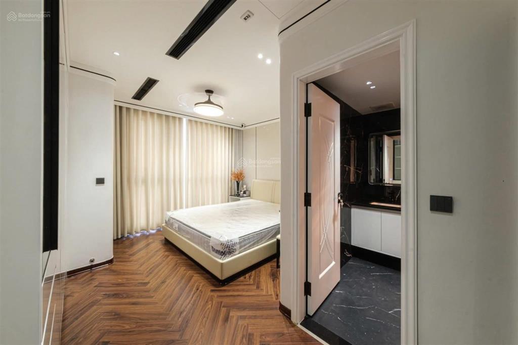 Cân bán căn hộ 3n, tòa r5 royal city nguyễn trãi, thanh xuân. 145m2, tầng trung, nhỉnh 21 tỷ có tl.
