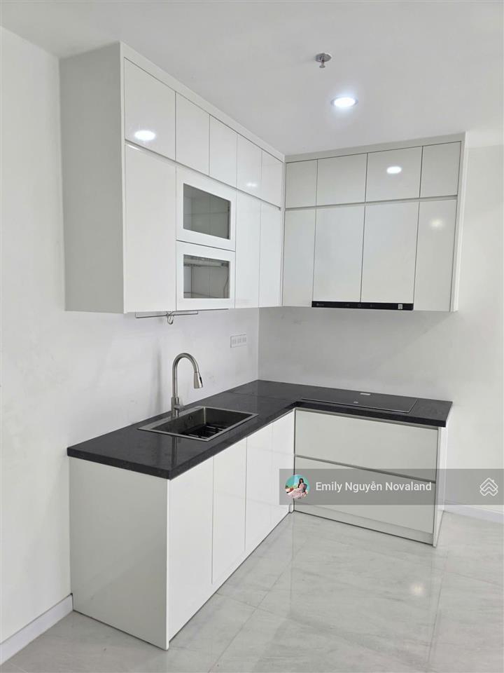 Bán 2pn tặng nội thất nhà mới 100%  sẵn hđ thuê 15tr/tháng bao thuế phí sang tên hỗ trợ vay