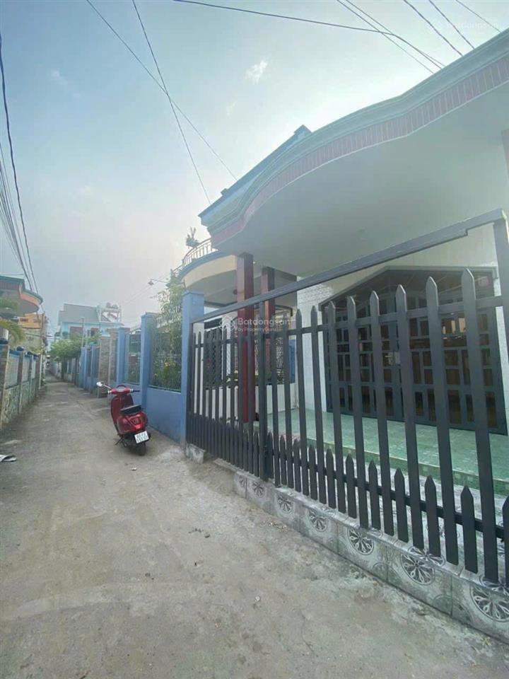 Bán nhà cấp 4 (dt 93m2  4,5m x 20m) sổ riêng thổ cư 100% p. bửu hoà. giá chỉ 2,350 tỷ