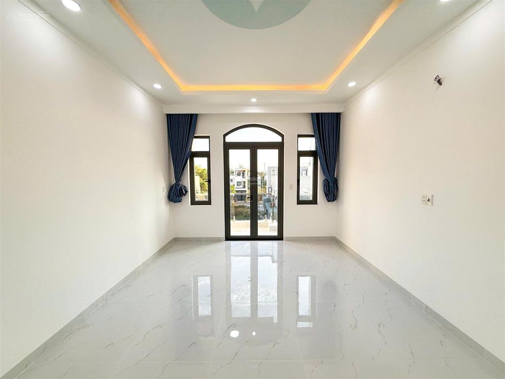 Bán nhà 1 trệt 2 lầu 3 tấm đúc góc 2 mặt tiền (hoàn công) đường f8 tđc bửu long 3. giá chỉ 5,7 tỷ
