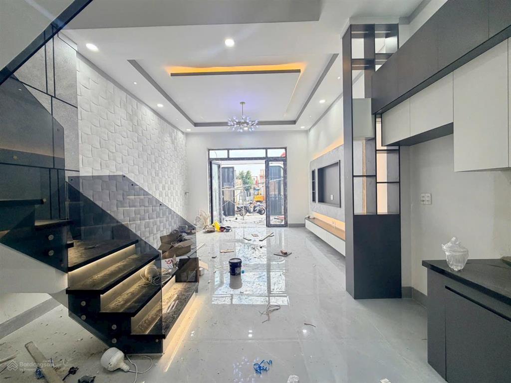 Bán nhà 1 trệt 1 lầu (hoàn công) đường oto ngay trường học tân phong. giá chỉ 3,190 tỷ