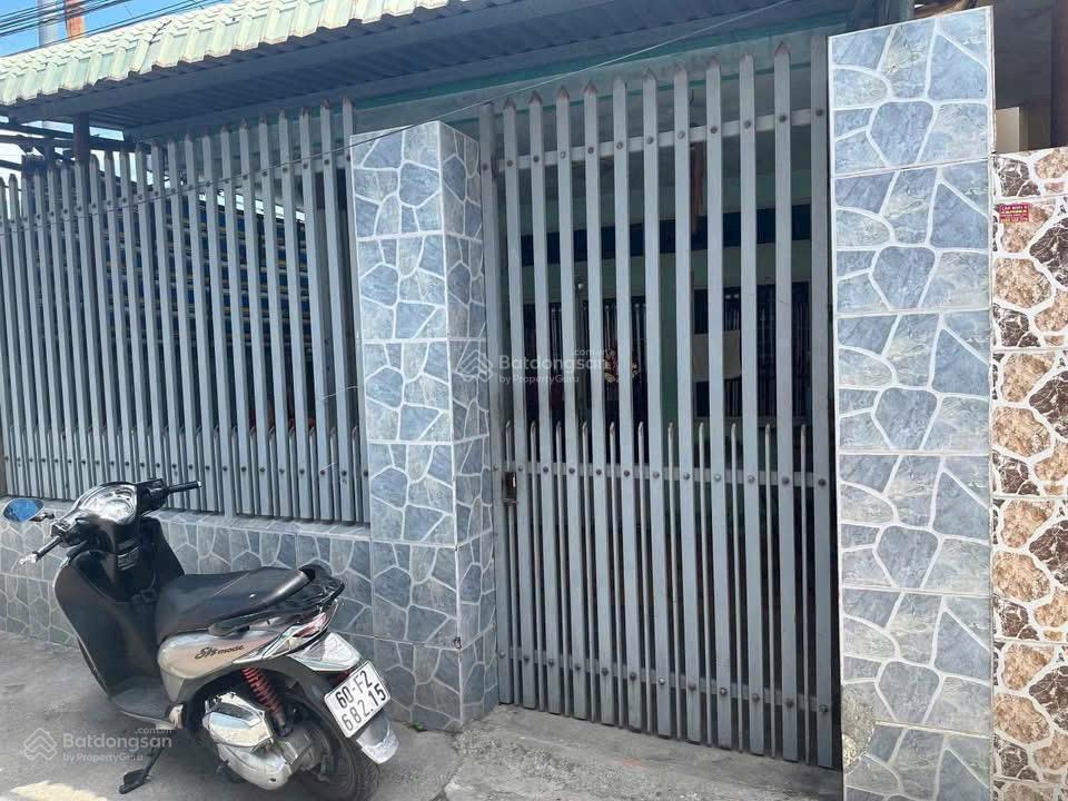 Bán nhà (dt 102m2  5m x 20m) sổ riêng thổ cư 100% gần kdl bửu long. giá chỉ 2,490 tỷ