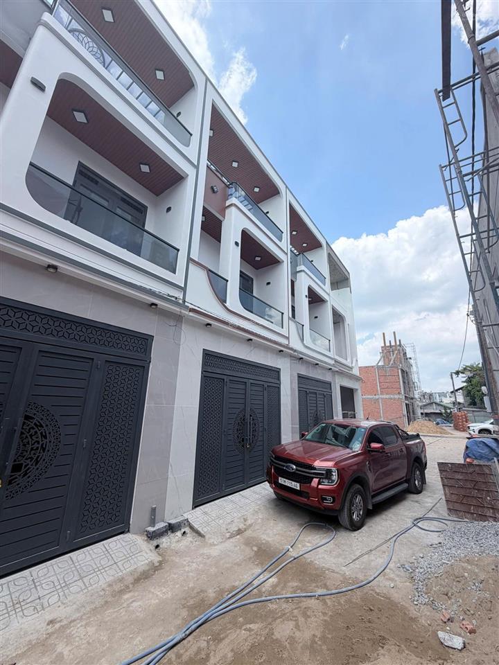Chủ gởi bán nhà 1t1l (sổ hoàn công) vị trí cổng sau cty pouchen p. hoá an. giá chỉ 3,6 tỷ