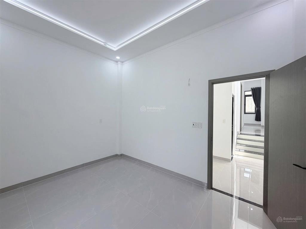 Chủ gởi bán nhà 1t1l (sổ hoàn công) vị trí cổng sau cty pouchen p. hoá an. giá chỉ 3,6 tỷ