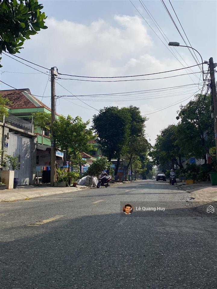 Bán nền biệt thự vip gần bờ sông dt 200m2 10x20m sổ hồng giá chỉ 115triệu/m2 đối diện lakeviewcity