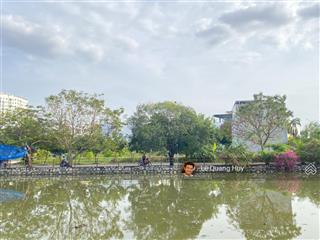 Bán nền biệt thự vip gần bờ sông dt 200m2 10x20m sổ hồng giá chỉ 115triệu/m2 đối diện lakeviewcity