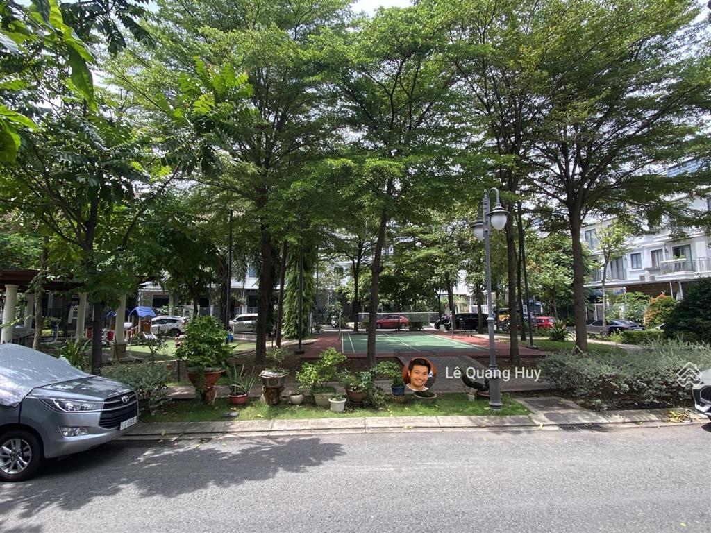 Gửi anh/chị nhà phố tinh hoa của lakeview đối diện công viên, mẫu có bancon hđmb giá tốt vào ở liền