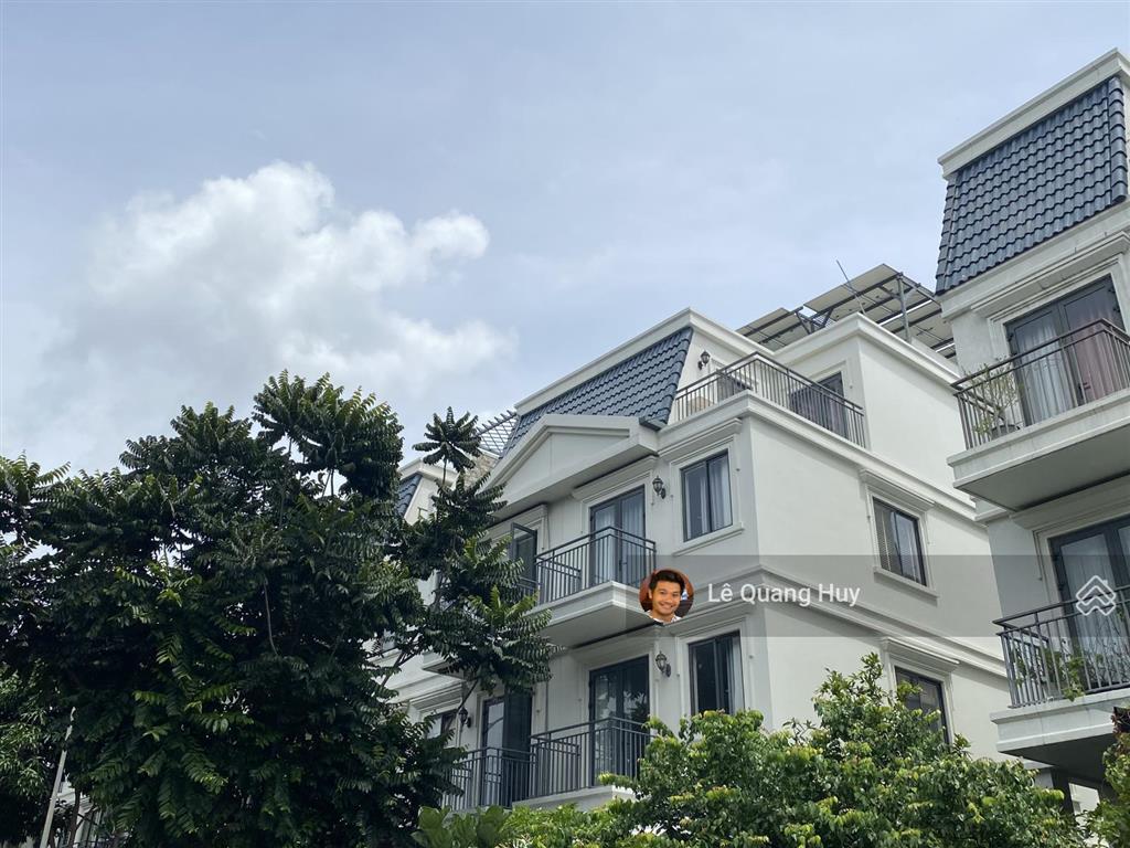 Gửi anh/chị nhà phố tinh hoa của lakeview đối diện công viên, mẫu có bancon hđmb giá tốt vào ở liền