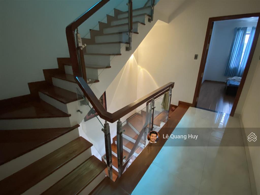 Gửi anh/chị nhà phố tinh hoa của lakeview đối diện công viên, mẫu có bancon hđmb giá tốt vào ở liền