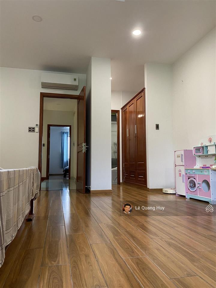 Gửi anh/chị nhà phố tinh hoa của lakeview đối diện công viên, mẫu có bancon hđmb giá tốt vào ở liền
