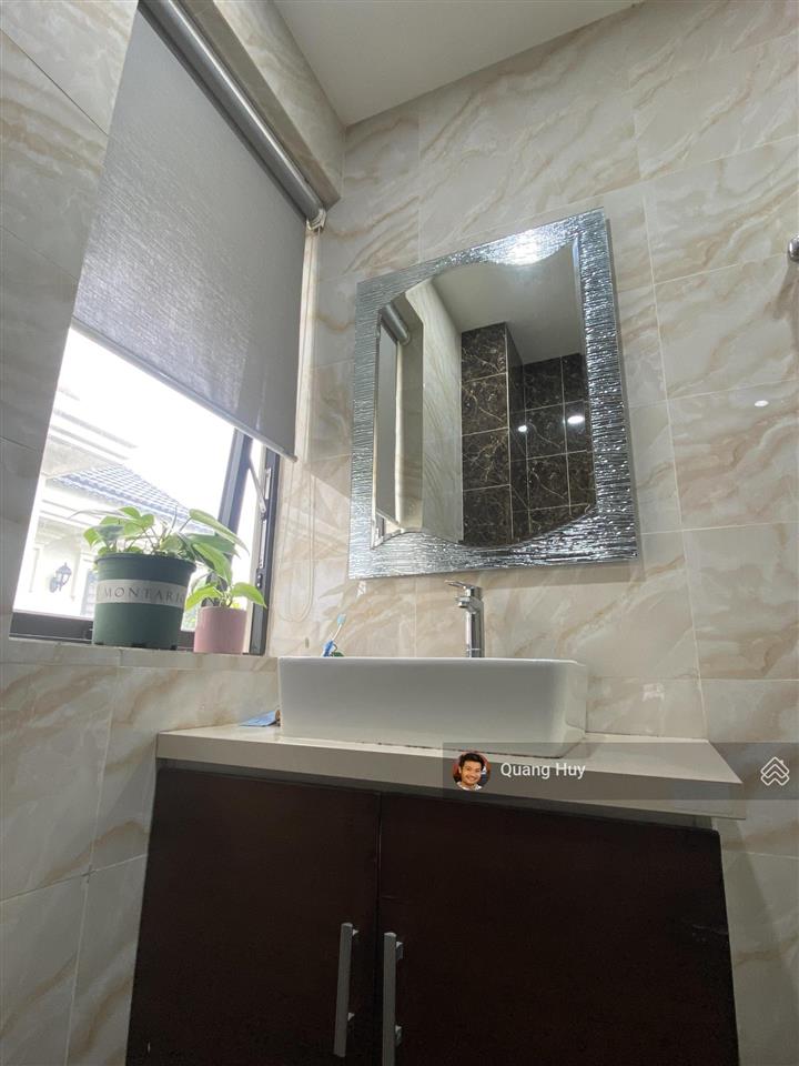 Cho thuê căn hộ dịch vụ lakeview city phòng đẹp, 2 cửa sổ, sàn gỗ. chỉ 5 triệu/tháng bao chi phí