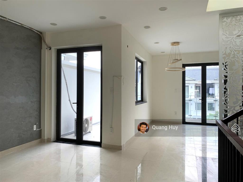 Giá 25triệu top1 lakeview city nhà phố ngang 6m, 4tầng cho thuê trục chính đường 25m đang sơn mới