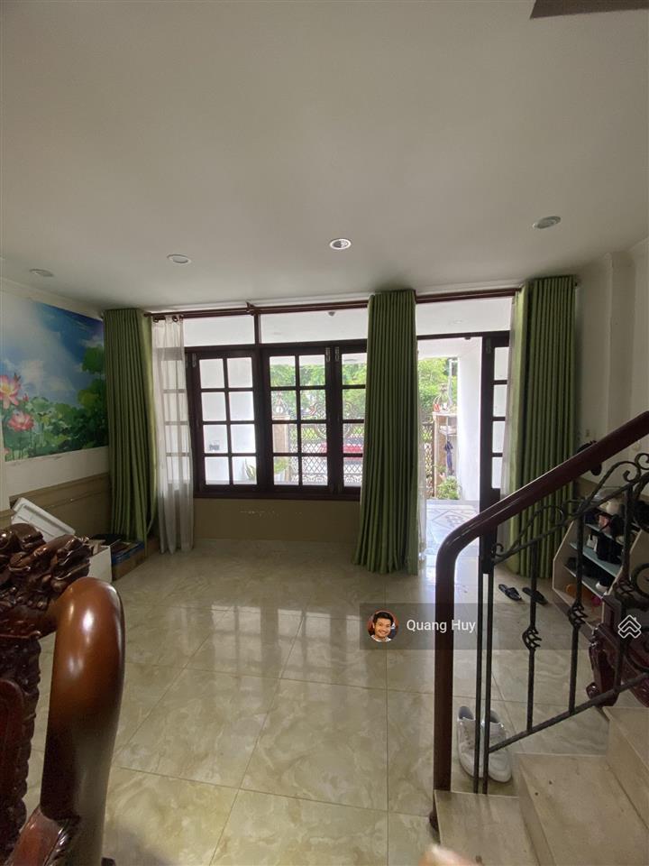 Cho thuê nguyên căn nhà phố đối diện công viên, hầm 4tầng, full nội thất gần globalcity giá 30tr/th