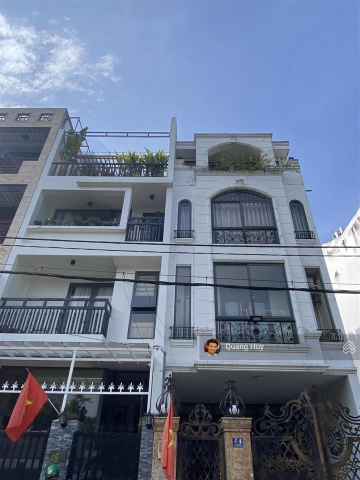 Cho thuê nguyên căn nhà phố đối diện công viên, hầm 4tầng, full nội thất gần globalcity giá 30tr/th