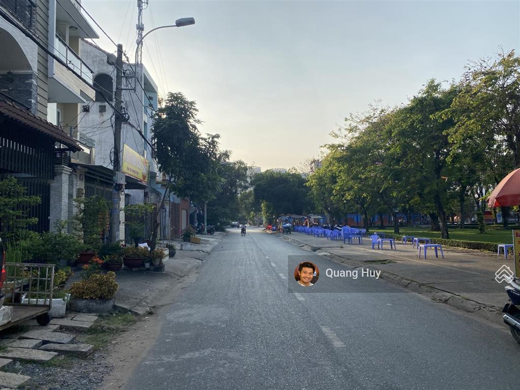 Cho thuê nguyên căn nhà phố đối diện công viên, hầm 4tầng, full nội thất gần globalcity giá 30tr/th