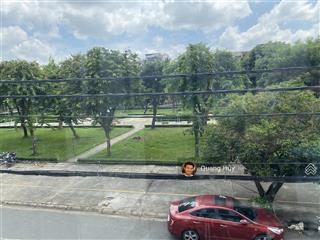 Cho thuê nguyên căn nhà phố đối diện công viên, hầm 4tầng, full nội thất gần globalcity giá 30tr/th