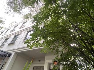 Cho nhà phố góc vườn  trệt lầu lakeview city  gần hồ bơi  chỉ 15triệu/th phù hợp văn phòng cty