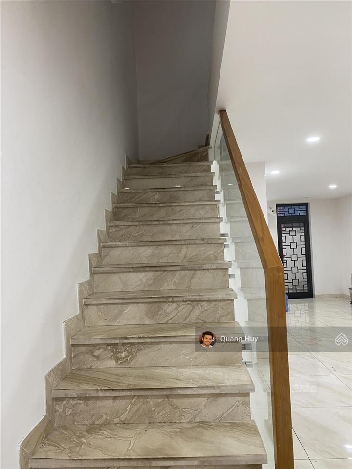 Cô nga cho thuê shophouse 5 tầng 5x20m lakeview city  thang máy, nhà mới, sàn thông  35tr/th