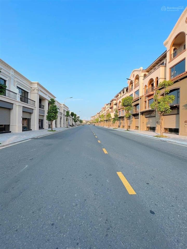 Chuyển nhượng shophouse mặt đường tia sáng  vinhomes royal island vũ yên hơn 5 tỷ