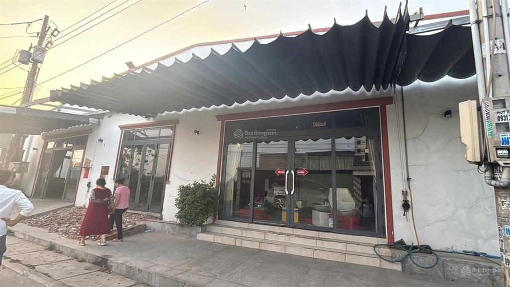 ( binh duong )
phường tân khánh cần bán dãy trọ mtkd đường tan phước khánh 35
dt 1.858m2. có 200
