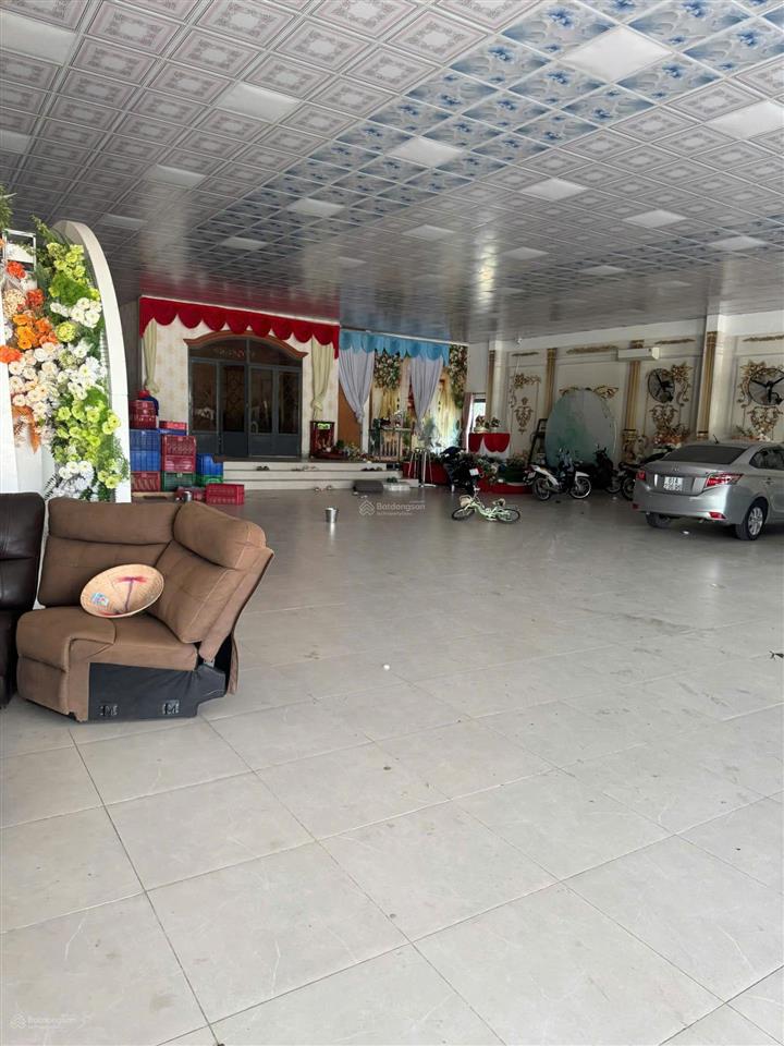 ( binh duong )
phường tân khánh cần bán dãy trọ mtkd đường tan phước khánh 35
dt 1.858m2. có 200