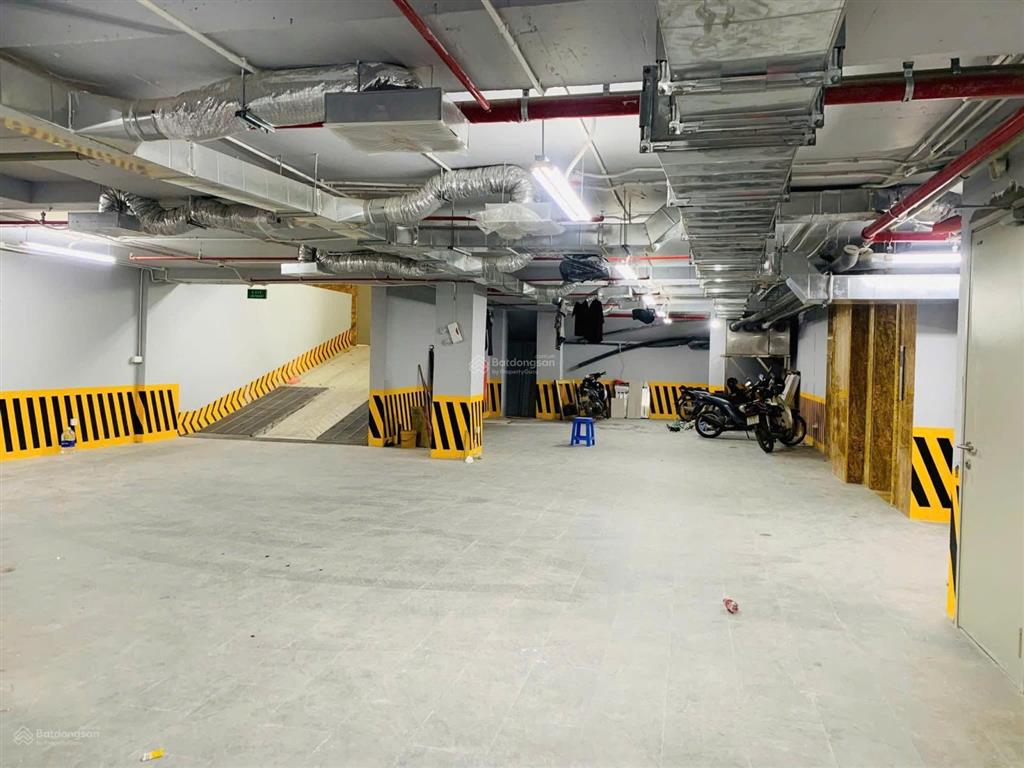 Sàn văn phòng cực đại 300m2 mặt trục chính sát khu royal city  nguyễn trãi  ngã tư sở