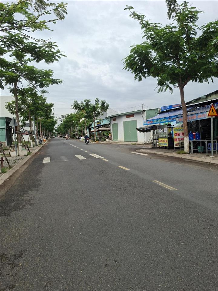 Bán đất 85m2 giá 4,7 tỷ tái định cư đông tăng long, cách đường a4 chỉ 10m và lã xuân oai chỉ 50m