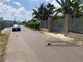 Trung tâm xã đất đỏtp hcm(brvt cũ)
diện tích 650m2 12mx37m nở hậu 25m có 40 thổ cư sổ sẵn3t5