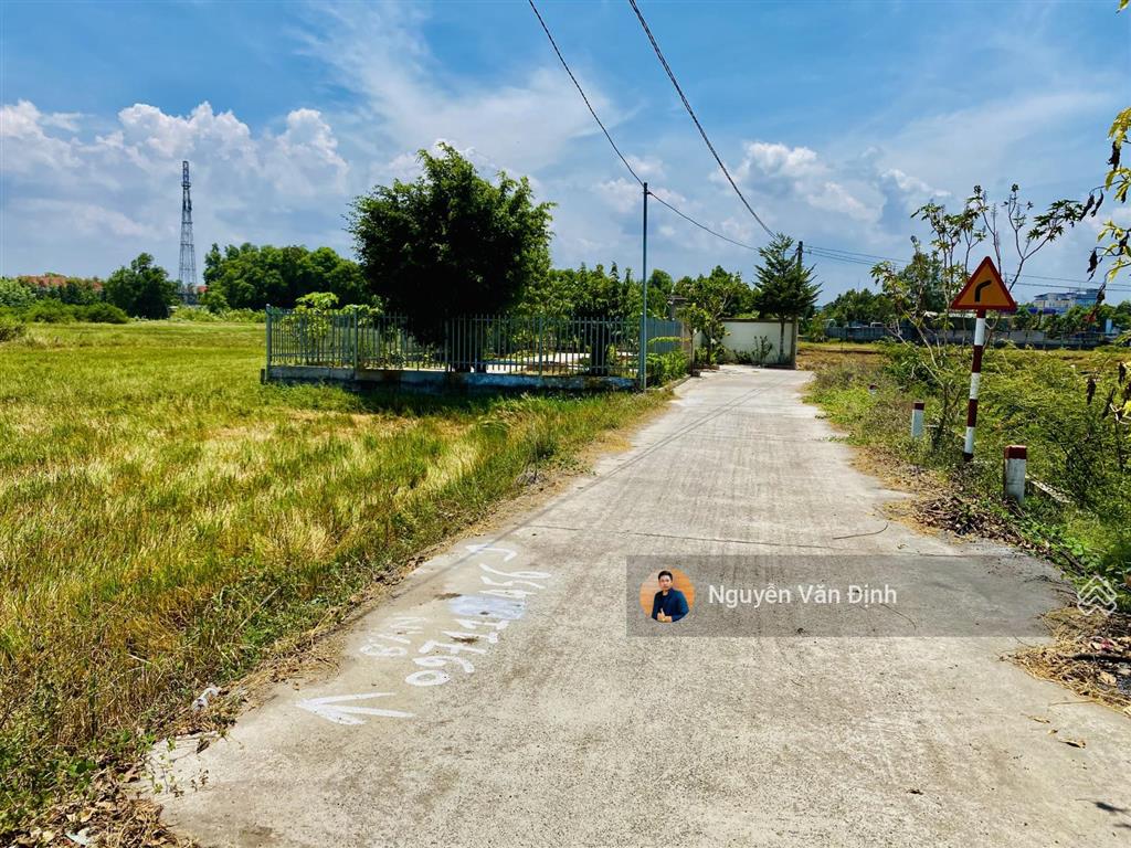 Chỉ 3ty9 sở hữu 2500m2 có 42m mặt tiền bê tông xe hơi, cách võ thị sáu 50m
ngay trung tâm đất đỏ
