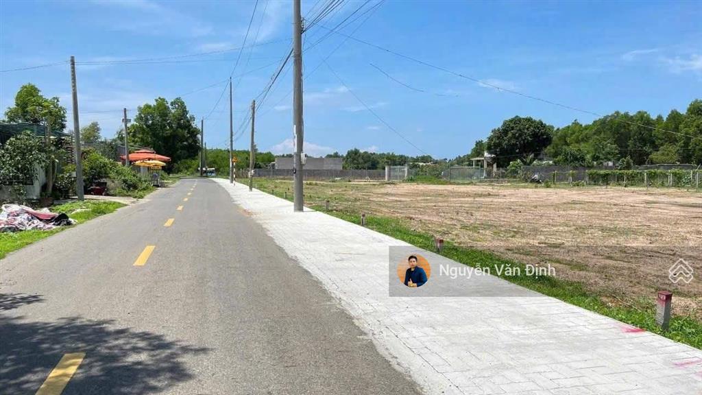 Chỉ 2ty3 sở hữu 1000m2 ngang 10m mặt tiền đường nguyễn huệ( trung tâm xã đất đỏ tp hcm)