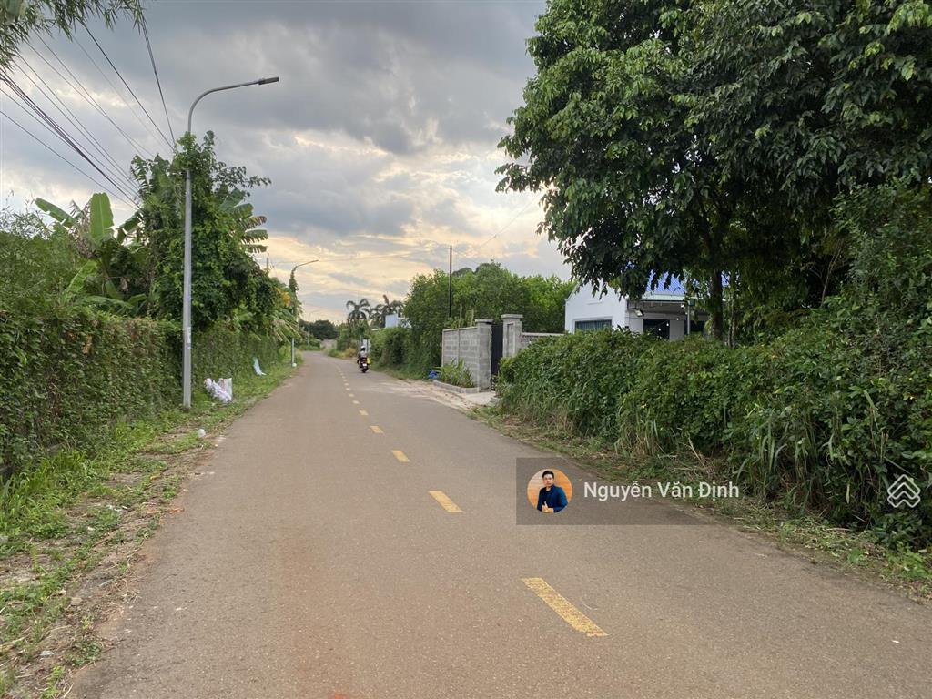 Gần 3 sào, có 100m mặt tiền nhựa sau lưng chợ long tân phường đất đỏ có 400m2 thổ cư sẵn kho xưởng