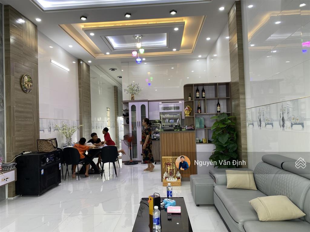 Bán căn nhà mới đẹp ngay biển phước hải3 phòng ngủ2 wc phòng khách rộng và sân ô tôgiá 2ty5
