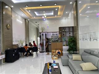 Bán căn nhà mới đẹp ngay biển phước hải3 phòng ngủ2 wc phòng khách rộng và sân ô tôgiá 2ty5