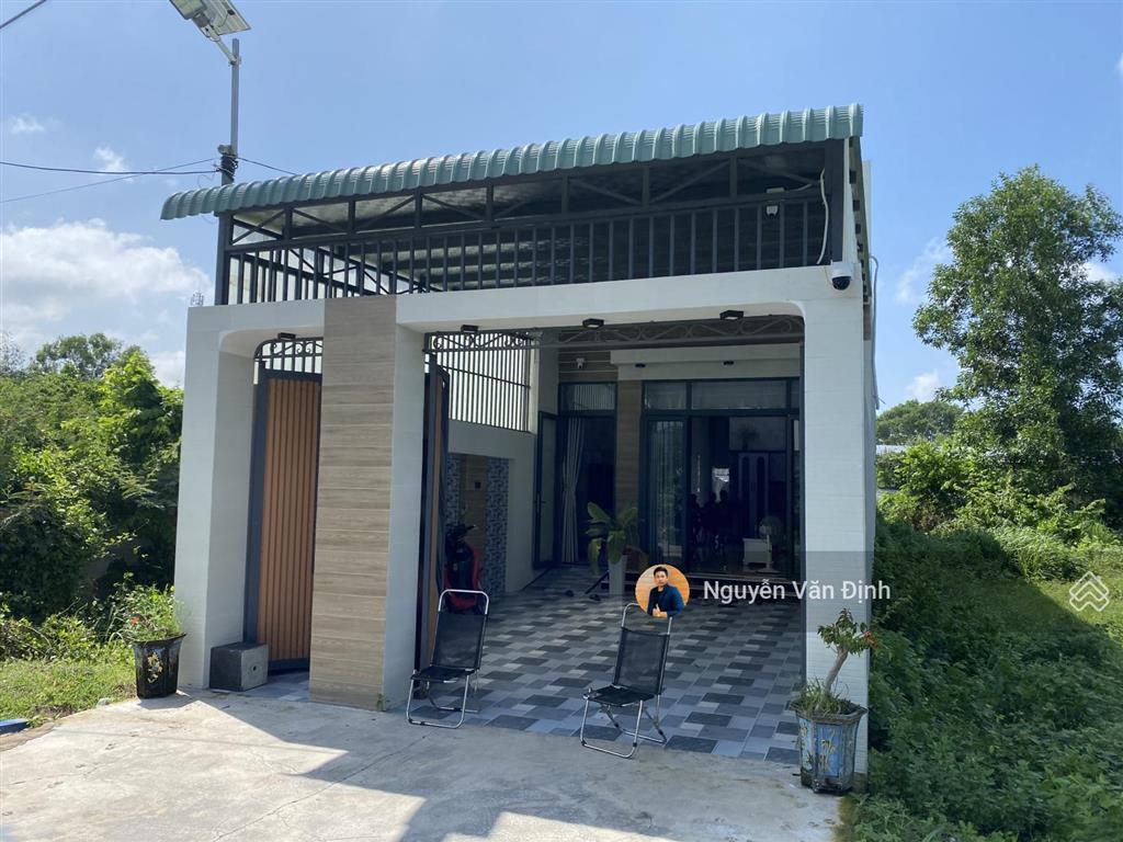 Bán căn nhà mới đẹp ngay biển phước hải3 phòng ngủ2 wc phòng khách rộng và sân ô tôgiá 2ty5
