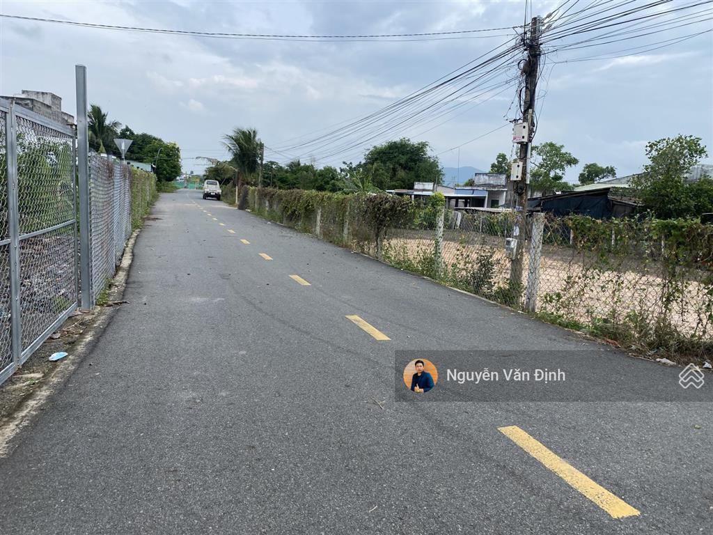Phước hảiđi xe ra biển 5p
giá sốc chỉ 2ty6 cho 400m2 có 35m mặt tiền nhựa 80 thổ cư sổ sẵn