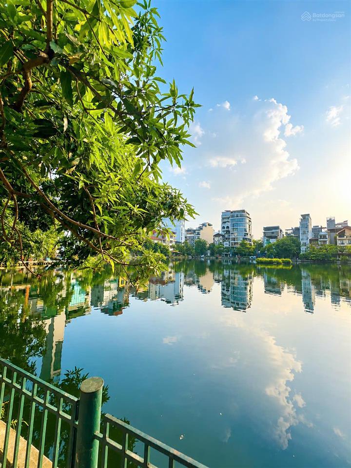 Sở hữu mảnh đất mặt hồ đầm tròn tại trung tâm quận ba đình  tặng ngay gpxd 9 tầng. dt86.5m², 45 tỷ