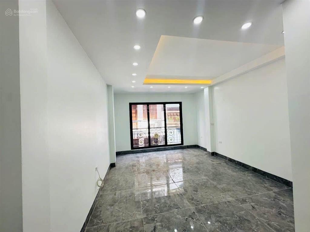 Hoàng quốc việt phân lô ô tô thang máy gara 2 thoáng, 7 tầng, 15,6 tỷ