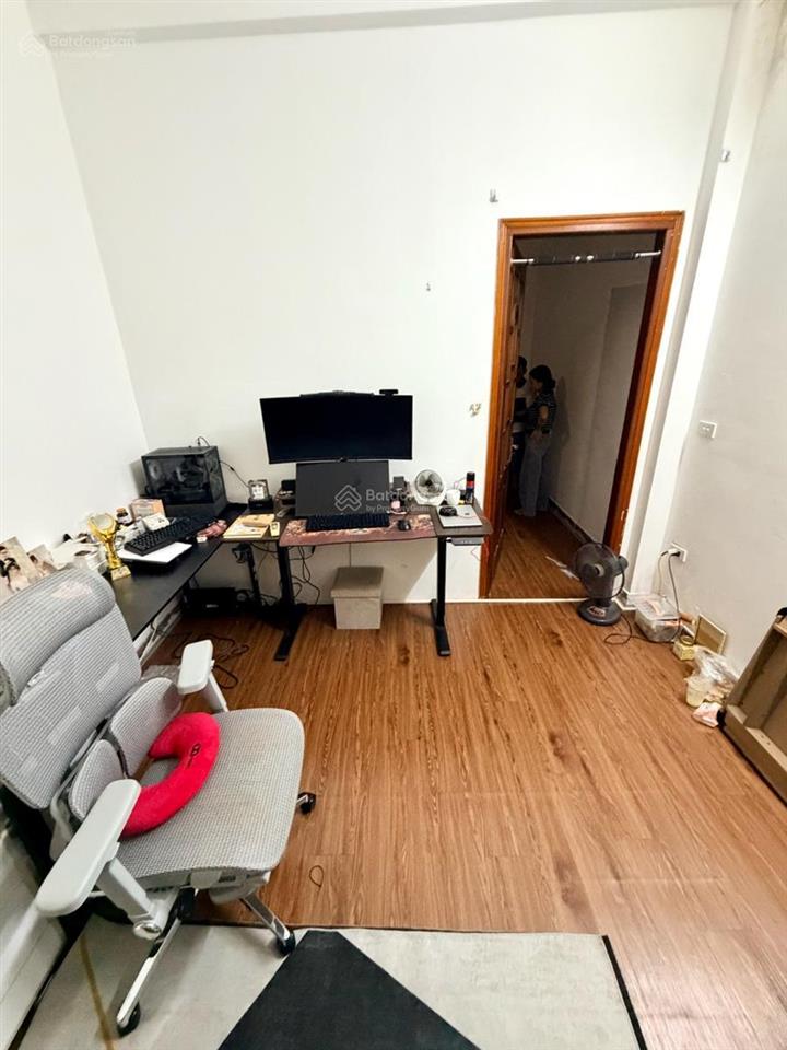 Nhà đẹp cầu giấy 30m 4 tầng cách phố 30m 7,95 tỷ