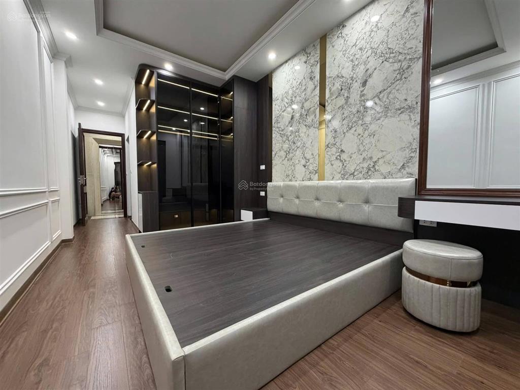Xuân la nhà xây mới, 5 tầng thang máy, full nội thất 11,2 tỷ