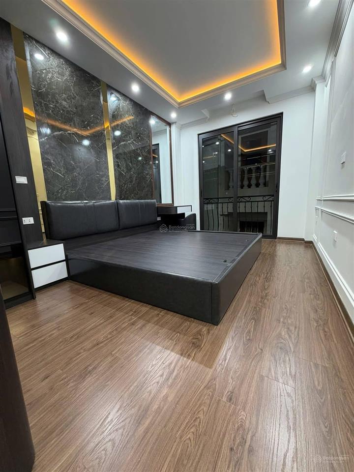 Xuân la nhà xây mới, 5 tầng thang máy, full nội thất 11,2 tỷ