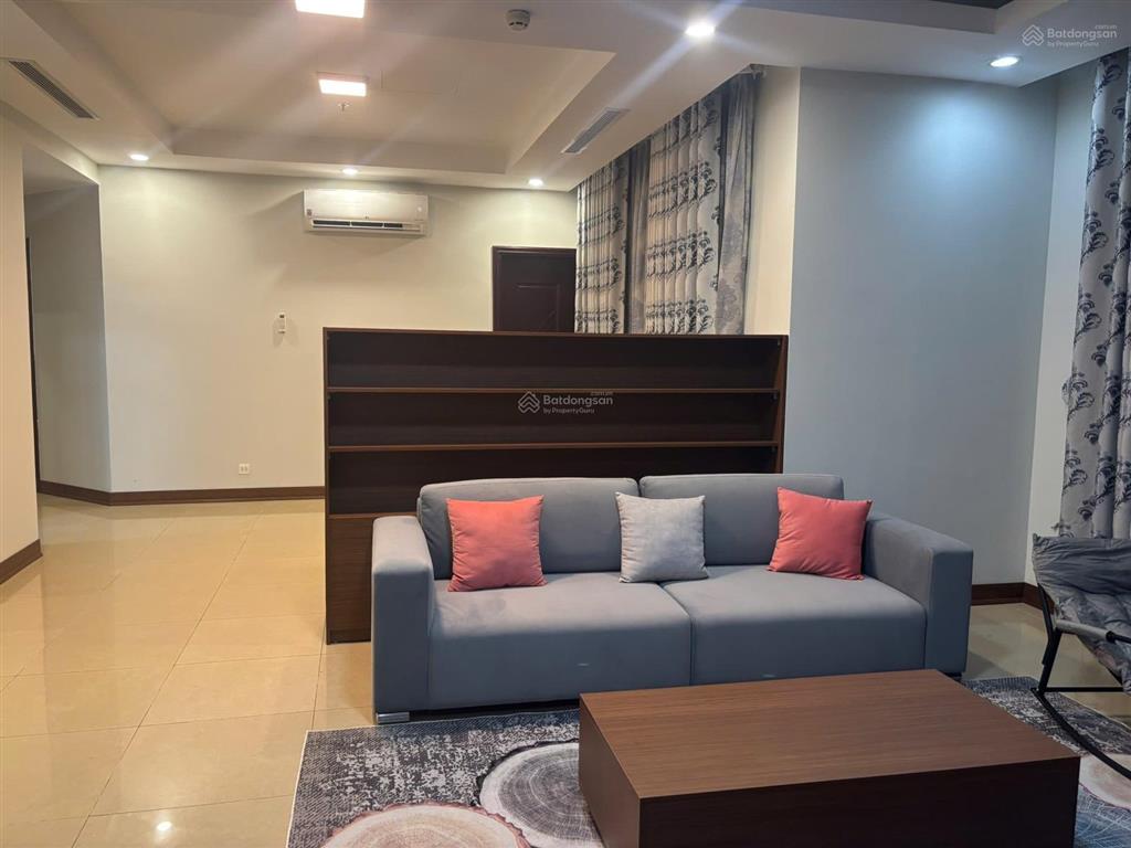 Chính chủ bán căn hộ royal city r1 151 m2 3 ngủ sang tên luôn chỉ 120 tr/m