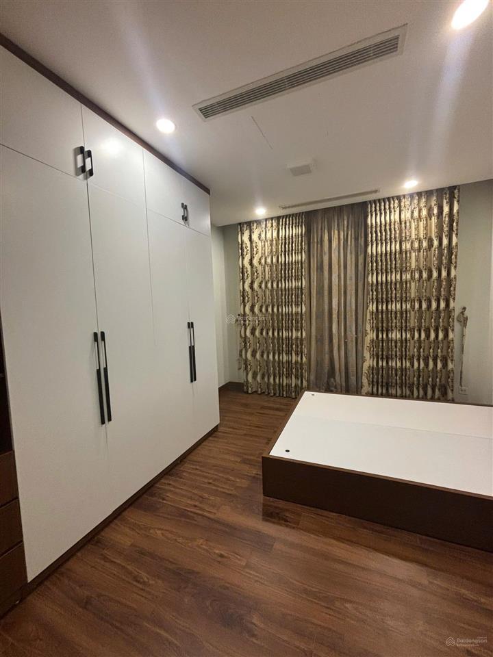 Chính chủ bán căn hộ royal city r1 151 m2 3 ngủ sang tên luôn chỉ 120 tr/m