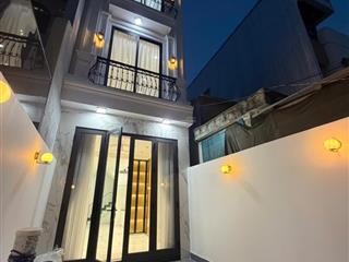 Mình cần bán nhà 3 tầng kiệt oto vô trong sân đường nguyễn đình tựu