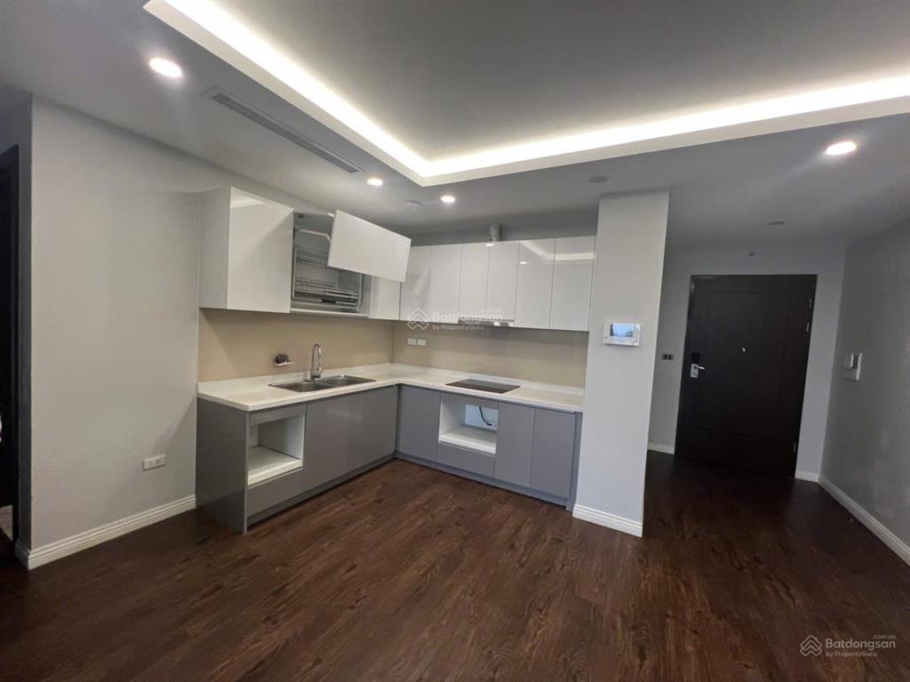 Cho thuê căn hộ 3pn view hồ tây, nhà mới tinh