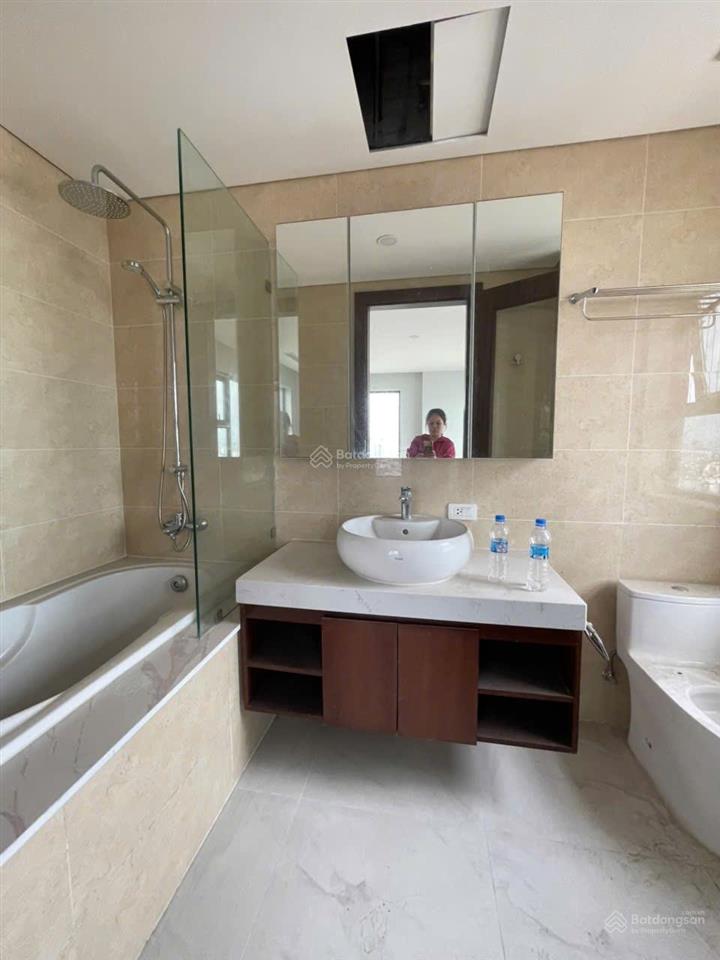 Cho thuê căn hộ 3pn view hồ tây, nhà mới tinh