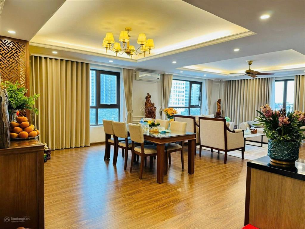 Cho thuê căn hộ 148m2  view hồ tây  nội thất cao cấp  giá thỏa thuận