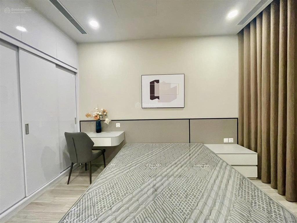 Cho thuê căn hộ 3pn n04b căn góc tầng cao, có chỗ đỗ ô tô