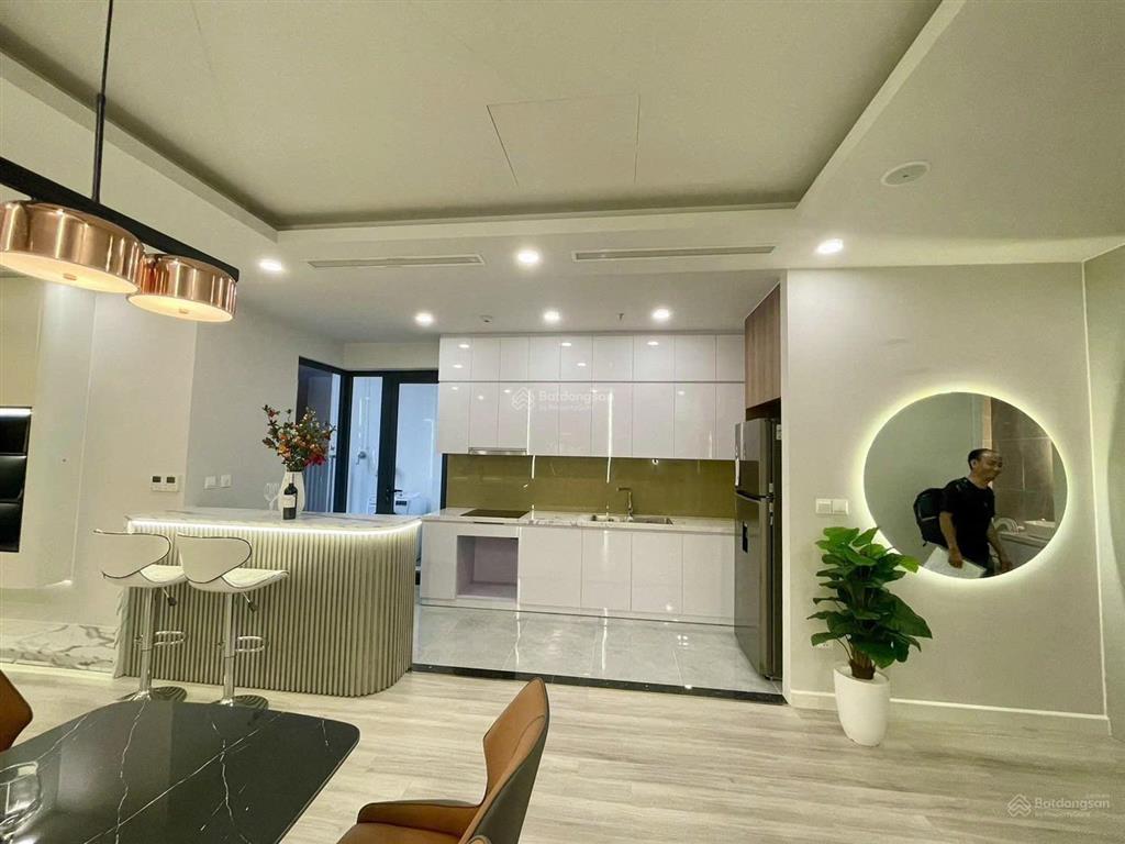 Cho thuê căn hộ 3pn n04b căn góc tầng cao, có chỗ đỗ ô tô