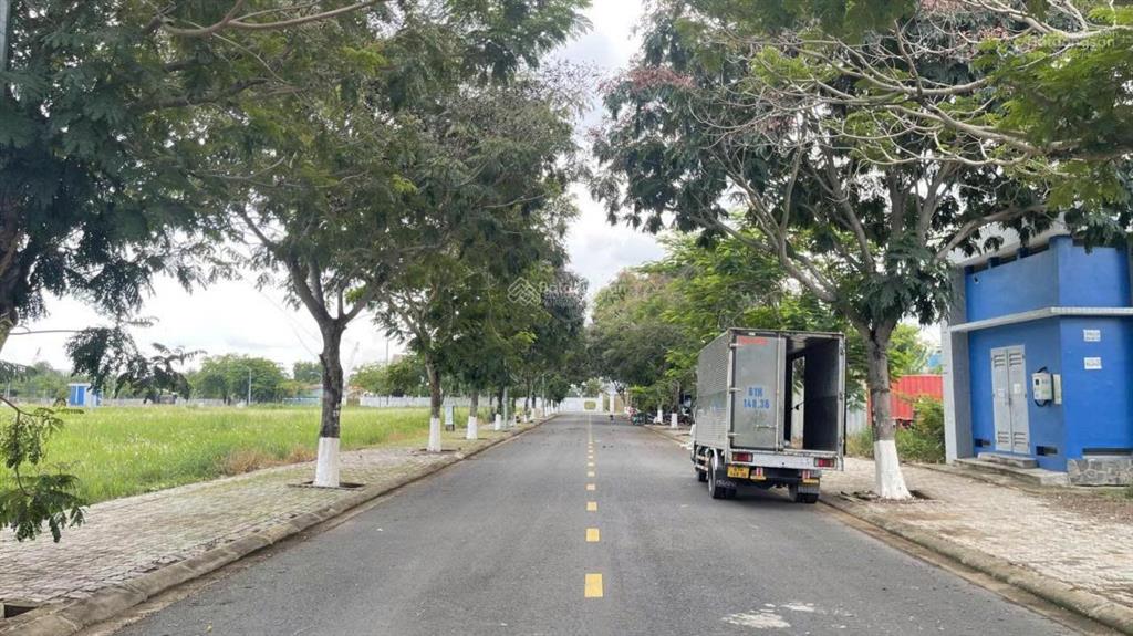 Cần bán đất nền quận 9  mặt tiền đường lớn  100m2  full thổ cư